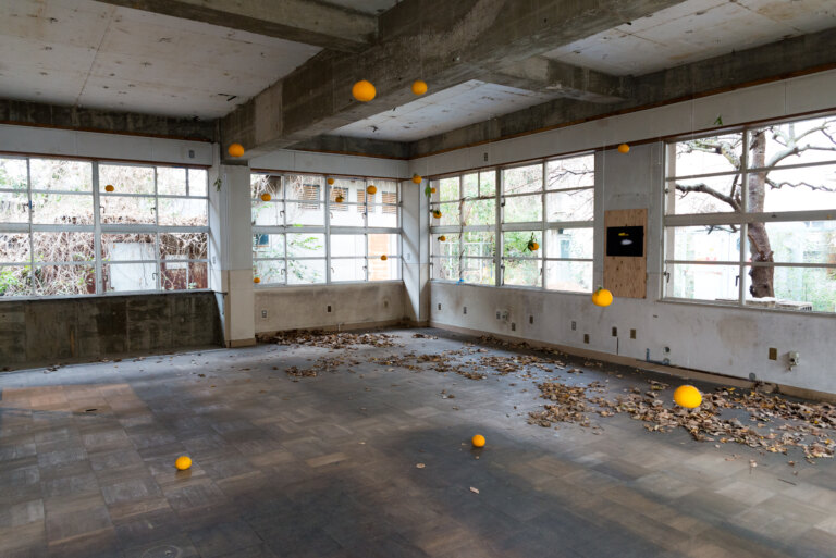 移転整備プレ事業 教室のフィロソフィー Vol.15 笠間弥路 個展「Dancing ghost」